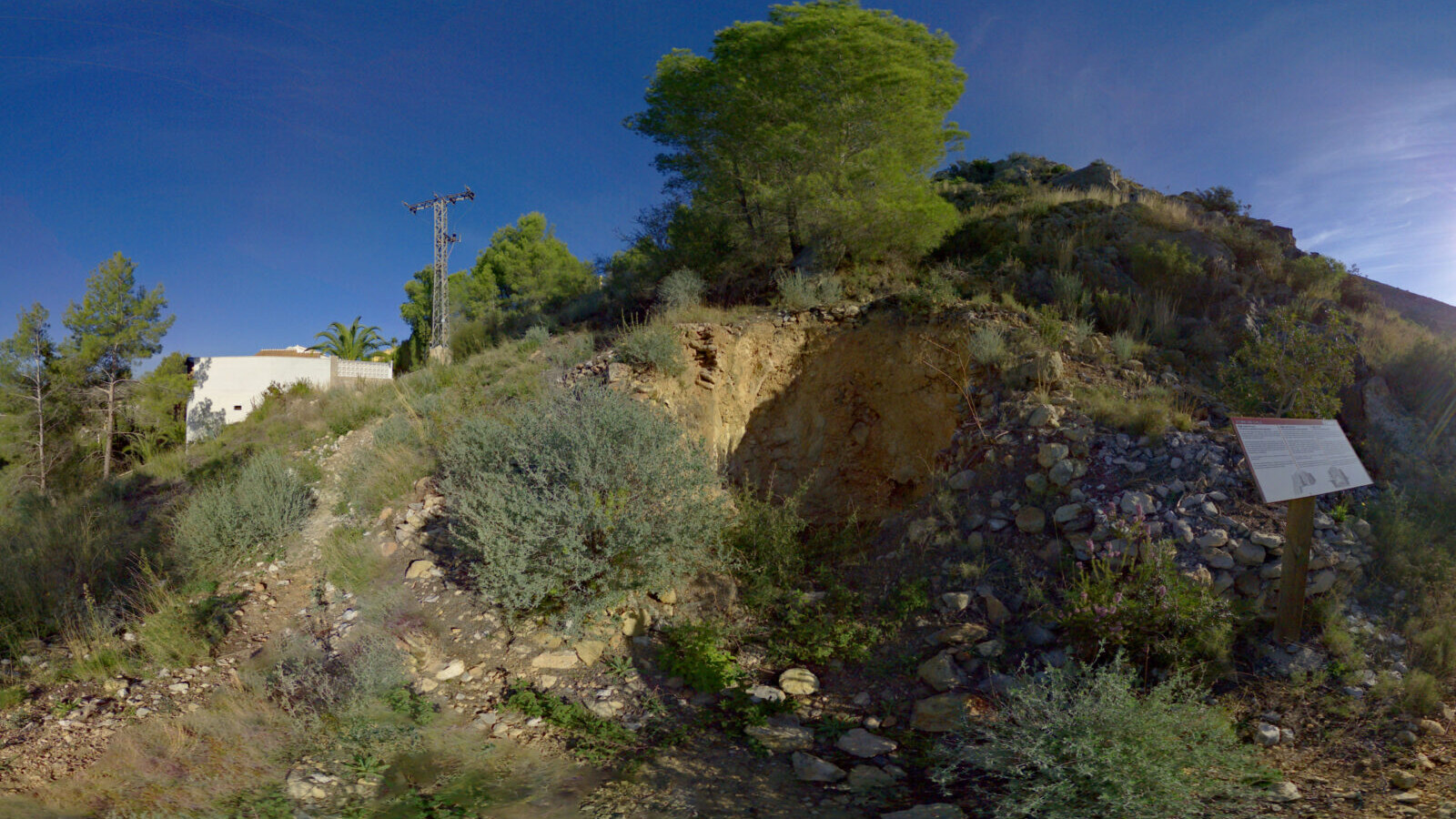 Recreación del horno de cal del Puig Llorenca, clave para la escalda de la pasa.