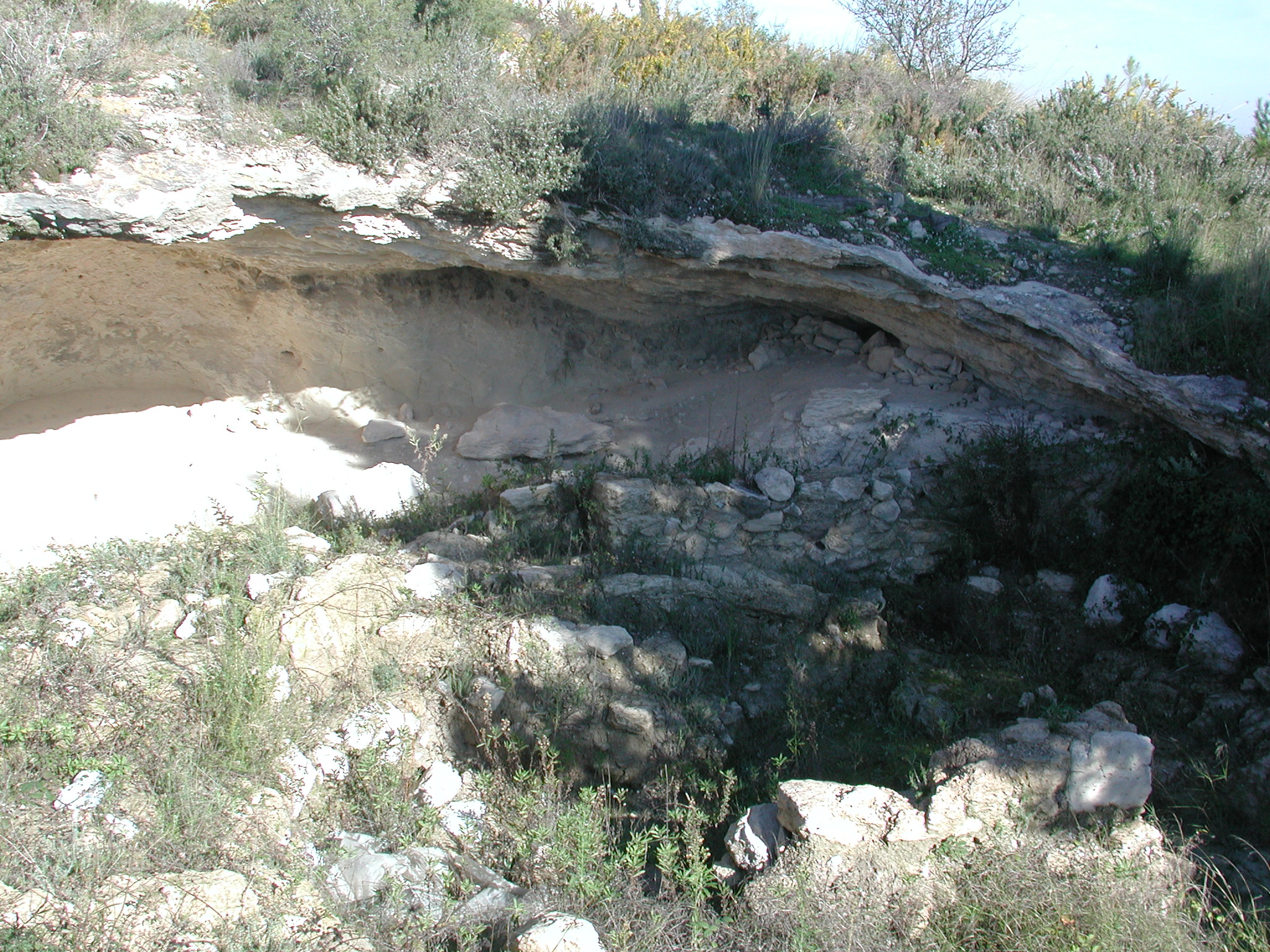 La Cova de les Bruixes antes de las excavaciones arqueologicas.